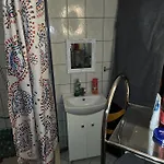 公寓 Halle, -preise, Grosse 79 Qm Sd Fewo, Eg, Wahlweise Mit 1- 3 Dz, Inklusiv Tv Lounge, Kueche, Bad Wc Einfach Und Gut, Langzeitmieter Vb Preise