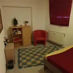 Halle, -preise, Grosse 79 Qm Sd Fewo, Eg, Wahlweise Mit 1- 3 Dz, Inklusiv Tv Lounge, Kueche, Bad Wc Einfach Und Gut, Langzeitmieter Vb Preise Halle (Saale)