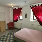 公寓 Halle, -preise, Grosse 79 Qm Sd Fewo, Eg, Wahlweise Mit 1- 3 Dz, Inklusiv Tv Lounge, Kueche, Bad Wc Einfach Und Gut, Langzeitmieter Vb Preise