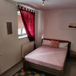 Halle, -preise, Große 79 Qm Sd Fewo, Eg, Wahlweise Mit 1- 3 Dz, Inklusiv Tv Lounge, Küche, Bad Wc Einfach Und Gut, Langzeitmieter Vb Preise Apartment