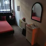 Halle, -preise, Große 79 Qm Sd Fewo, Eg, Wahlweise Mit 1- 3 Dz, Inklusiv Tv Lounge, Küche, Bad Wc Einfach Und Gut, Langzeitmieter Vb Preise Apartment
