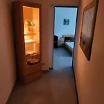 Halle, -preise, Große 79 Qm Sd Fewo, Eg, Wahlweise Mit 1- 3 Dz, Inklusiv Tv Lounge, Küche, Bad Wc Einfach Und Gut, Langzeitmieter Vb Preise Apartment Halle (Saale)