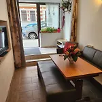 公寓 Halle, -preise, Grosse 79 Qm Sd Fewo, Eg, Wahlweise Mit 1- 3 Dz, Inklusiv Tv Lounge, Kueche, Bad Wc Einfach Und Gut, Langzeitmieter Vb Preise