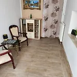 Halle, -preise, Große 79 Qm Sd Fewo, Eg, Wahlweise Mit 1- 3 Dz, Inklusiv Tv Lounge, Küche, Bad Wc Einfach Und Gut, Langzeitmieter Vb Preise Halle (Saale)