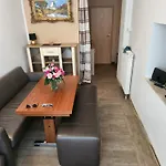 Halle, -preise, Große 79 Qm Sd Fewo, Eg, Wahlweise Mit 1- 3 Dz, Inklusiv Tv Lounge, Küche, Bad Wc Einfach Und Gut, Langzeitmieter Vb Preise Halle (Saale)