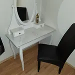 Halle, -preise, Grosse 79 Qm Sd Fewo, Eg, Wahlweise Mit 1- 3 Dz, Inklusiv Tv Lounge, Kueche, Bad Wc Einfach Und Gut, Langzeitmieter Vb Preise 公寓 *