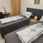 Halle, -preise, Grosse 79 Qm Sd Fewo, Eg, Wahlweise Mit 1- 3 Dz, Inklusiv Tv Lounge, Kueche, Bad Wc Einfach Und Gut, Langzeitmieter Vb Preise *
