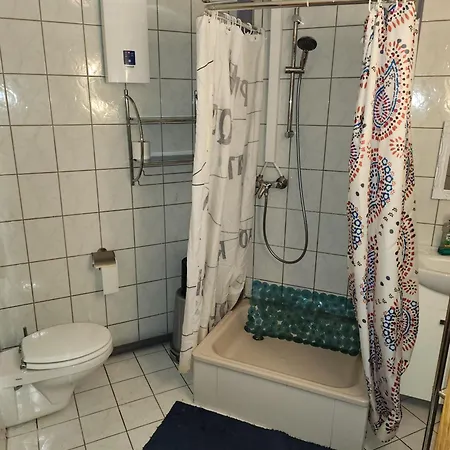 Halle, -preise, Grosse 79 Qm Sd Fewo, Eg, Wahlweise Mit 1- 3 Dz, Inklusiv Tv Lounge, Kueche, Bad Wc Einfach Und Gut, Langzeitmieter Vb Preise