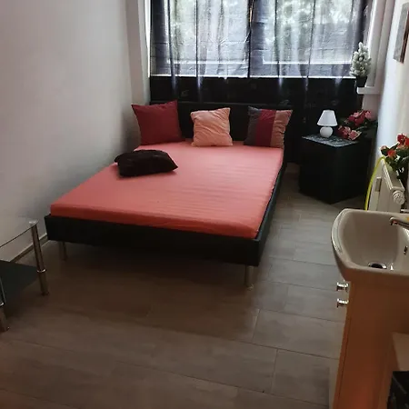 Appartement Halle, -preise, Grosse 79 Qm Sd Fewo, Eg, Wahlweise Mit 1- 3 Dz, Inklusiv Tv Lounge, Kueche, Bad Wc Einfach Und Gut, Langzeitmieter Vb Preise Halle (Saale)