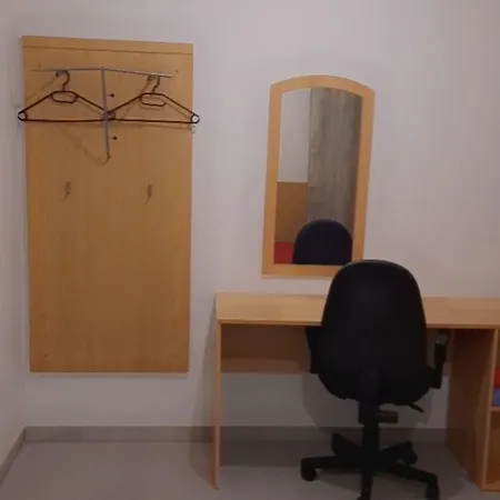 Halle, -preise, Grosse 79 Qm Sd Fewo, Eg, Wahlweise Mit 1- 3 Dz, Inklusiv Tv Lounge, Kueche, Bad Wc Einfach Und Gut, Langzeitmieter Vb Preise *