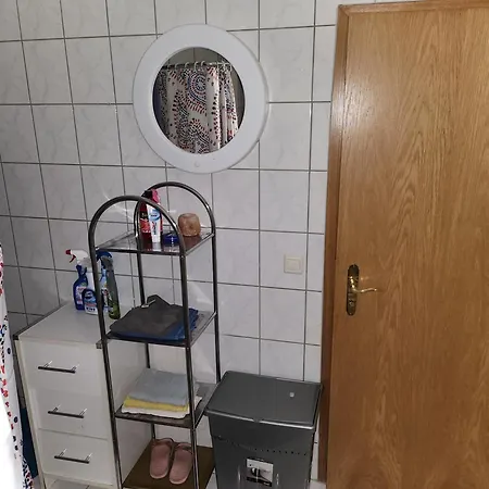 Halle, -preise, Grosse 79 Qm Sd Fewo, Eg, Wahlweise Mit 1- 3 Dz, Inklusiv Tv Lounge, Kueche, Bad Wc Einfach Und Gut, Langzeitmieter Vb Preise Lägenhet Halle (Saale)