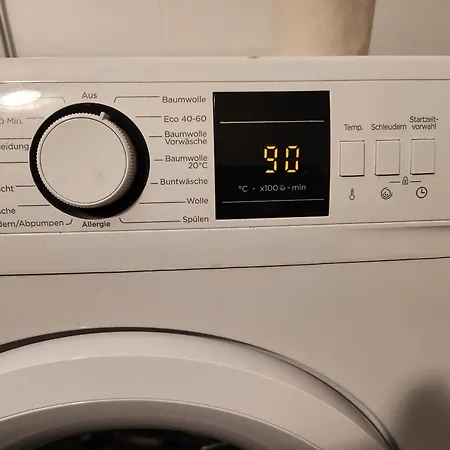 Halle, -preise, Grosse 79 Qm Sd Fewo, Eg, Wahlweise Mit 1- 3 Dz, Inklusiv Tv Lounge, Kueche, Bad Wc Einfach Und Gut, Langzeitmieter Vb Preise Lägenhet