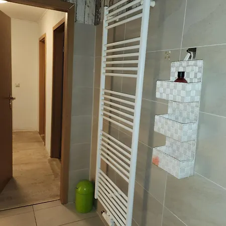 Appartement Halle, -preise, Grosse 79 Qm Sd Fewo, Eg, Wahlweise Mit 1- 3 Dz, Inklusiv Tv Lounge, Kueche, Bad Wc Einfach Und Gut, Langzeitmieter Vb Preise Halle (Saale)