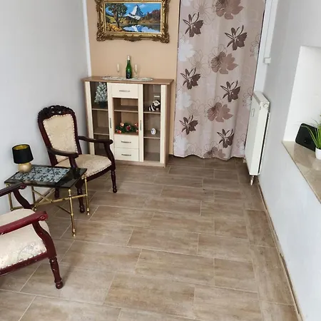 Halle, -preise, Grosse 79 Qm Sd Fewo, Eg, Wahlweise Mit 1- 3 Dz, Inklusiv Tv Lounge, Kueche, Bad Wc Einfach Und Gut, Langzeitmieter Vb Preise Halle (Saale)