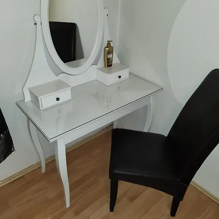 Halle, -preise, Grosse 79 Qm Sd Fewo, Eg, Wahlweise Mit 1- 3 Dz, Inklusiv Tv Lounge, Kueche, Bad Wc Einfach Und Gut, Langzeitmieter Vb Preise Appartement *