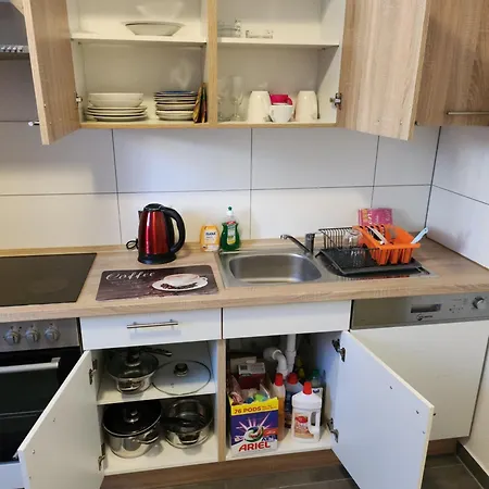 Appartement Halle, -preise, Grosse 79 Qm Sd Fewo, Eg, Wahlweise Mit 1- 3 Dz, Inklusiv Tv Lounge, Kueche, Bad Wc Einfach Und Gut, Langzeitmieter Vb Preise *