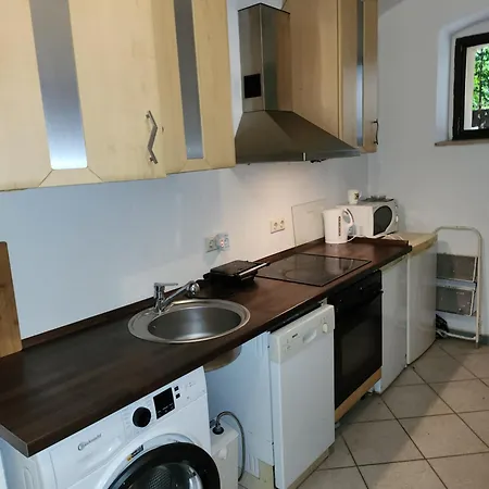 Halle, -preise, Große 79 Qm Sd Fewo, Eg, Wahlweise Mit 1- 3 Dz, Inklusiv Tv Lounge, Küche, Bad Wc Einfach Und Gut, Langzeitmieter Vb Preise *
