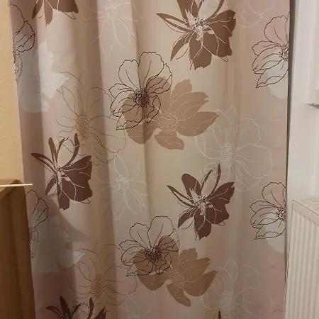 Halle, -preise, Grosse 79 Qm Sd Fewo, Eg, Wahlweise Mit 1- 3 Dz, Tv Lounge, Kueche, Bad Wc Einfach Und Gut, Langzeitmieter Vb Preise * Halle (Saale)