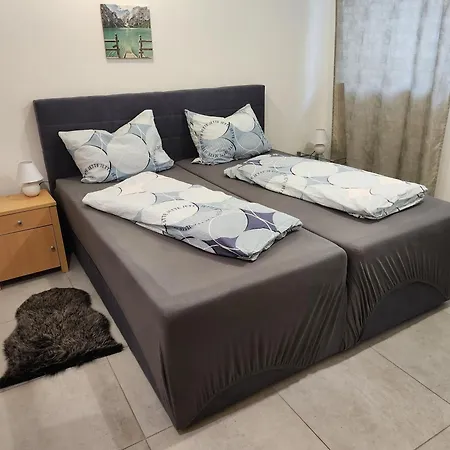 Apartmán Halle, -preise, Grosse 79 Qm Sd Fewo, Eg, Wahlweise Mit 1- 3 Dz, Inklusiv Tv Lounge, Kueche, Bad Wc Einfach Und Gut, Langzeitmieter Vb Preise Halle (Saale)