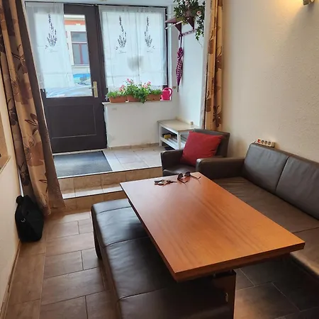 Halle, -preise, Grosse 79 Qm Sd Fewo, Eg, Wahlweise Mit 1- 3 Dz, Inklusiv Tv Lounge, Kueche, Bad Wc Einfach Und Gut, Langzeitmieter Vb Preise 公寓