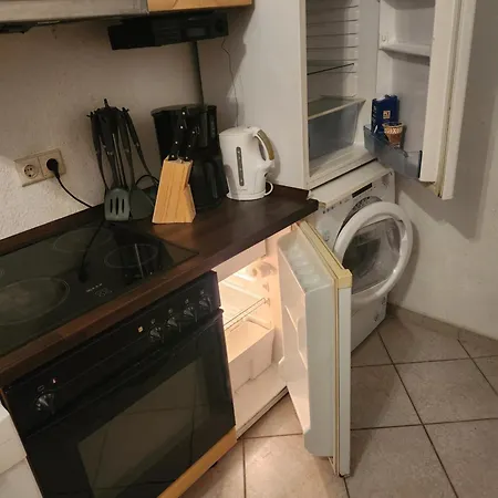 Apartamento Halle, -preise, Grosse 79 Qm Sd Fewo, Eg, Wahlweise Mit 1- 3 Dz, Tv Lounge, Kueche, Bad Wc Einfach Und Gut, Langzeitmieter Vb Preise