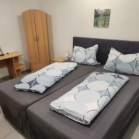 Halle, -preise, Grosse 79 Qm Sd Fewo, Eg, Wahlweise Mit 1- 3 Dz, Inklusiv Tv Lounge, Kueche, Bad Wc Einfach Und Gut, Langzeitmieter Vb Preise Halle (Saale)