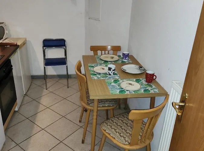 Halle, -preise, Grosse 79 Qm Sd Fewo, Eg, Wahlweise Mit 1- 3 Dz, Inklusiv Tv Lounge, Kueche, Bad Wc Einfach Und Gut, Langzeitmieter Vb Preise * Halle (Saale)