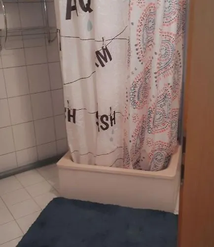 Halle, -preise, Grosse 79 Qm Sd Fewo, Eg, Wahlweise Mit 1- 3 Dz, Inklusiv Tv Lounge, Kueche, Bad Wc Einfach Und Gut, Langzeitmieter Vb Preise Διαμέρισμα *