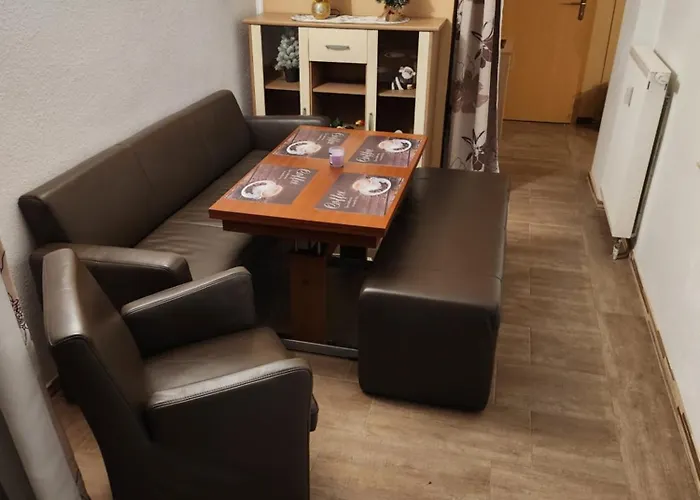 Halle, -preise, Grosse 79 Qm Sd Fewo, Eg, Wahlweise Mit 1- 3 Dz, Inklusiv Tv Lounge, Kueche, Bad Wc Einfach Und Gut, Langzeitmieter Vb Preise アパート