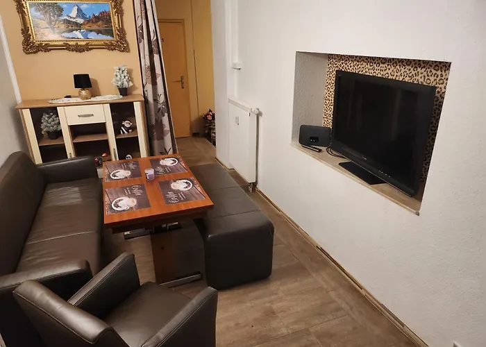 Halle, -preise, Grosse 79 Qm Sd Fewo, Eg, Wahlweise Mit 1- 3 Dz, Inklusiv Tv Lounge, Kueche, Bad Wc Einfach Und Gut, Langzeitmieter Vb Preise