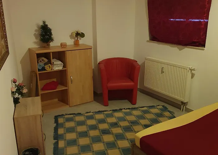 Halle, -preise, Grosse 79 Qm Sd Fewo, Eg, Wahlweise Mit 1- 3 Dz, Inklusiv Tv Lounge, Kueche, Bad Wc Einfach Und Gut, Langzeitmieter Vb Preise ハレ