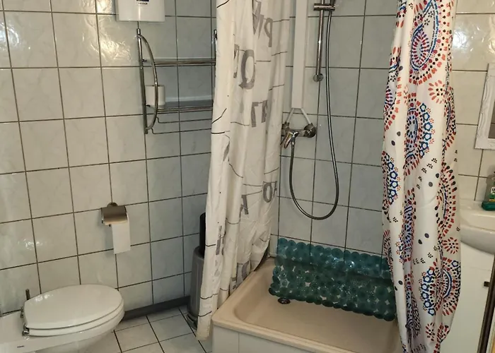 Halle, -preise, Grosse 79 Qm Sd Fewo, Eg, Wahlweise Mit 1- 3 Dz, Inklusiv Tv Lounge, Kueche, Bad Wc Einfach Und Gut, Langzeitmieter Vb Preise