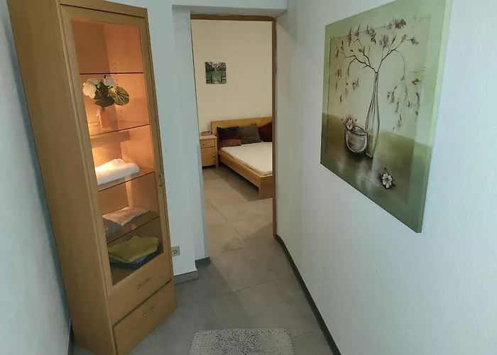 アパート Halle, -preise, Grosse 79 Qm Sd Fewo, Eg, Wahlweise Mit 1- 3 Dz, Inklusiv Tv Lounge, Kueche, Bad Wc Einfach Und Gut, Langzeitmieter Vb Preise ハレ