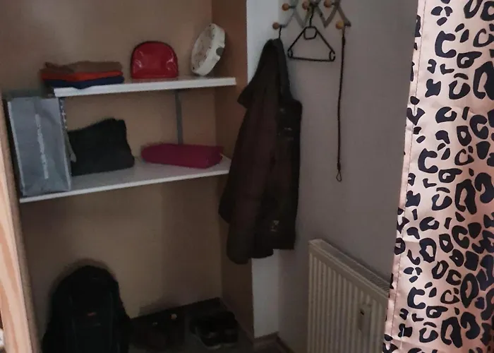 Διαμέρισμα Halle, -preise, Grosse 79 Qm Sd Fewo, Eg, Wahlweise Mit 1- 3 Dz, Inklusiv Tv Lounge, Kueche, Bad Wc Einfach Und Gut, Langzeitmieter Vb Preise Halle (Saale)