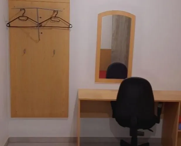 Halle, -preise, Grosse 79 Qm Sd Fewo, Eg, Wahlweise Mit 1- 3 Dz, Inklusiv Tv Lounge, Kueche, Bad Wc Einfach Und Gut, Langzeitmieter Vb Preise *