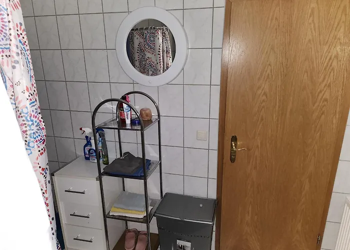 Halle, -preise, Grosse 79 Qm Sd Fewo, Eg, Wahlweise Mit 1- 3 Dz, Inklusiv Tv Lounge, Kueche, Bad Wc Einfach Und Gut, Langzeitmieter Vb Preise アパート ハレ