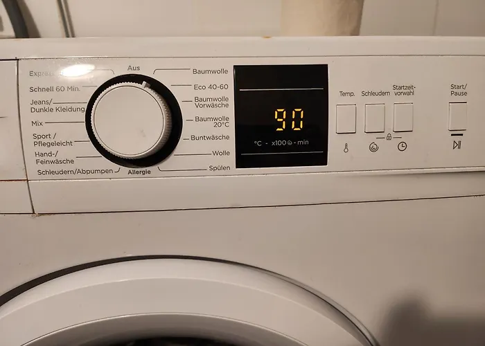 Halle, -preise, Grosse 79 Qm Sd Fewo, Eg, Wahlweise Mit 1- 3 Dz, Inklusiv Tv Lounge, Kueche, Bad Wc Einfach Und Gut, Langzeitmieter Vb Preise アパート