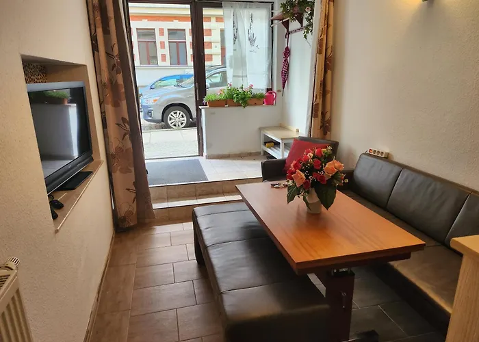 アパート Halle, -preise, Grosse 79 Qm Sd Fewo, Eg, Wahlweise Mit 1- 3 Dz, Inklusiv Tv Lounge, Kueche, Bad Wc Einfach Und Gut, Langzeitmieter Vb Preise