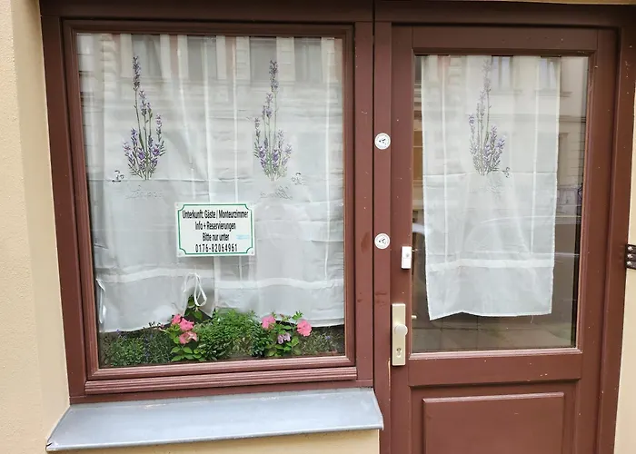 Halle, -preise, Grosse 79 Qm Sd Fewo, Eg, Wahlweise Mit 1- 3 Dz, Inklusiv Tv Lounge, Kueche, Bad Wc Einfach Und Gut, Langzeitmieter Vb Preise Appartement *