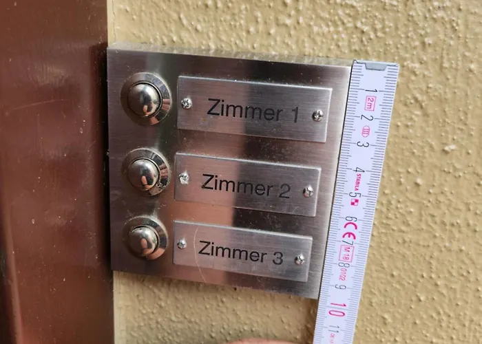 Halle, -preise, Grosse 79 Qm Sd Fewo, Eg, Wahlweise Mit 1- 3 Dz, Inklusiv Tv Lounge, Kueche, Bad Wc Einfach Und Gut, Langzeitmieter Vb Preise Διαμέρισμα *