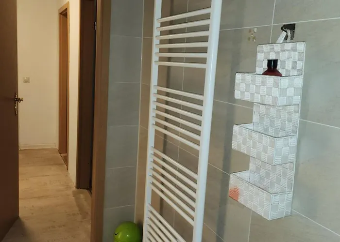 Διαμέρισμα Halle, -preise, Grosse 79 Qm Sd Fewo, Eg, Wahlweise Mit 1- 3 Dz, Inklusiv Tv Lounge, Kueche, Bad Wc Einfach Und Gut, Langzeitmieter Vb Preise Halle (Saale)