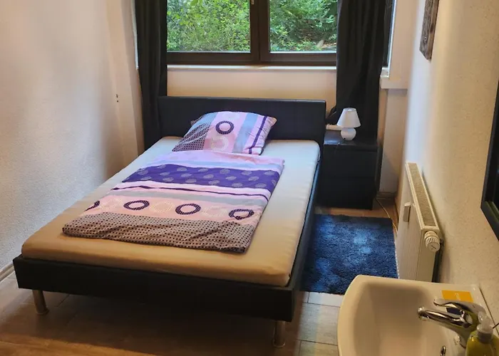 Halle, -preise, Grosse 79 Qm Sd Fewo, Eg, Wahlweise Mit 1- 3 Dz, Inklusiv Tv Lounge, Kueche, Bad Wc Einfach Und Gut, Langzeitmieter Vb Preise アパート ハレ