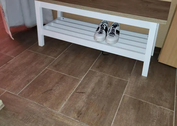 Halle, -preise, Grosse 79 Qm Sd Fewo, Eg, Wahlweise Mit 1- 3 Dz, Inklusiv Tv Lounge, Kueche, Bad Wc Einfach Und Gut, Langzeitmieter Vb Preise Διαμέρισμα *