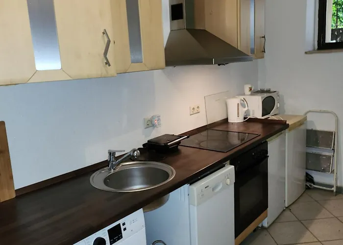 Halle, -preise, Grosse 79 Qm Sd Fewo, Eg, Wahlweise Mit 1- 3 Dz, Inklusiv Tv Lounge, Kueche, Bad Wc Einfach Und Gut, Langzeitmieter Vb Preise *